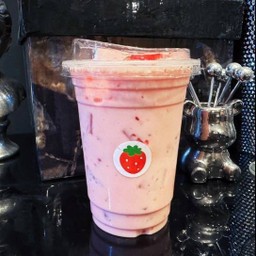 Strawberry Milk Yogurt (iced) นมสตรอเบอรี่โยเกริต์ (ใส่น้ำแข็ง)