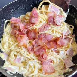 สปาเก็ตตี้ครีมซอสเบค่อน