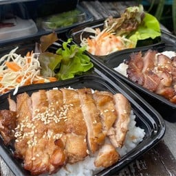 ตาชูเพลินพุง ข้าวกะเพรา/บะหมี่(หมูย่าง&ไก่ย่าง)