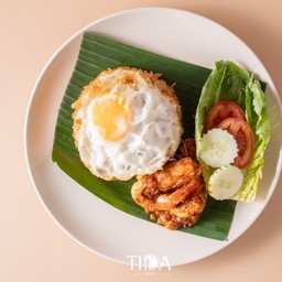 ข้าวผัดต้มยำกุ้งไข่ดาว