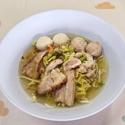 ก๋วยเตี๋ยวหมูล้วนน้ำใสพิเศษ