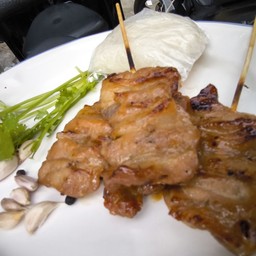 หมูติดมัน5 ไม้ข้าวเหนียว 1 ห่อ