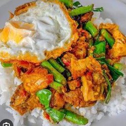 ข้าวราดเครื่องแกงจัดจ้าน