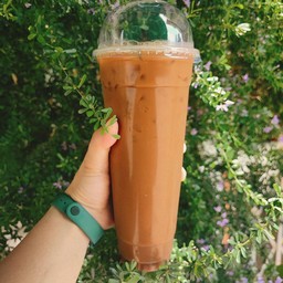 กาแฟดำใส่นมข้นเย็น (แก้วใหญ่ 28 oz)