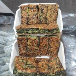 สี่เหลี่ยม 8 ชิ้น  (ต้องลอง หอมผักแป้งน้อยไม่เหนียว)