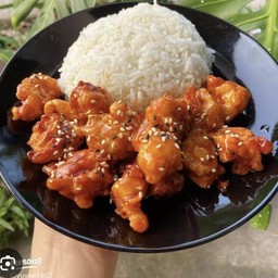 ข้าวไก่กรอบซอสเผ็ดเกาหลี