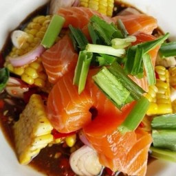 ยำข้าวโพดหวาน แซลมอนสด