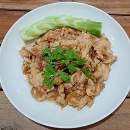 อกไก่ผัดกระเทียมพริกไทย(กับข้าว)