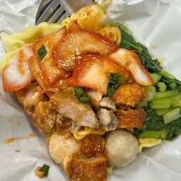 ลูแอ บะหมี่เกี๊ยวหมูแดง