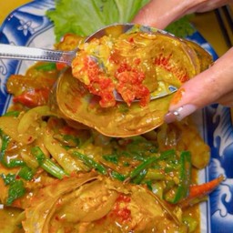 C22.ปูไข่ผัดผงกระหรี่ซอสมันปูมาที่ร้านต้องทาน
