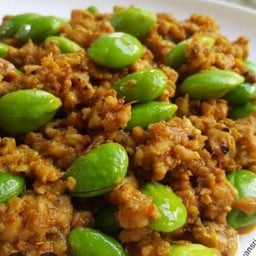 สะตอผัดเครื่องแกงหมู