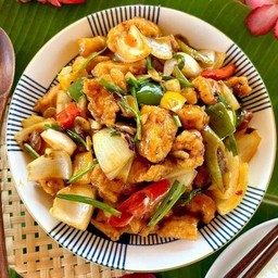 ผัดเปรี้ยวหวานราดข้าว