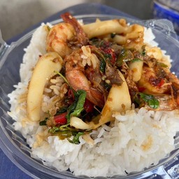 กระเพราหมึกกุ้ง