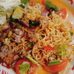 ยำมาม่าหมูสับ