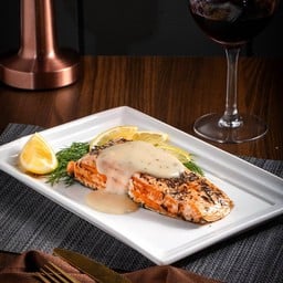 สเต็กปลาแซลมอน (Salmon Steak with Truffle Sauce)