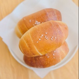 Shiopan ขนมปังเกลือ ฉ่ำเนยด้านใน