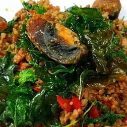 กะเพราไข่เยี่ยวม้า (กับข้าว)