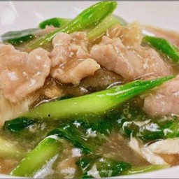 เส้นใหญ่ราดหน้าหมูพิเศษ