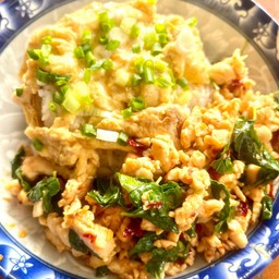 ข้าวไข่ข้น กะเพราไก่