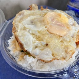 กระเพรากุ้งหมึกไข่ดาว