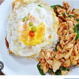 กระเพราไก่+ไข่ดาว