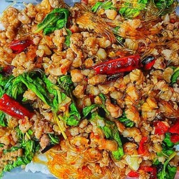 ข้าวกระเพราหมูสับวุ้นเส้น