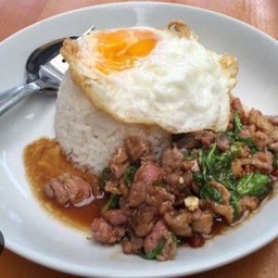 กระเพราเนื้อ+ไข่ดาว