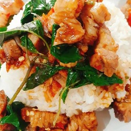 ข้าวกระเพราหมูกรอบ