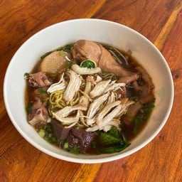 ก๋วยเตี๋ยวไก่มะระ บึงสีไฟ