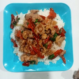 ข้าวกระเพราหมูชิ้น