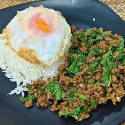 ร้านราดหน้าขั้นเทพ เทิดราชัน เทิดราชัน
