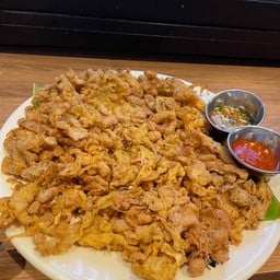 ไข่เจียวกากหมูพริกป่น