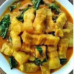 แกงคั่วกะทิหมูสามชั้นใบชะพลู