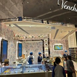 Vinchi The Londoner Store