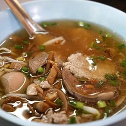 เกาเหลา หมูสับบะเต็งปลาหมึกกรอบ ใส่ถั่วงอก/ไม่ใส่