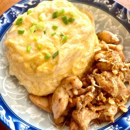 ข้าวไข่ข้น ไก่ทอดกระเทียม