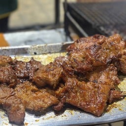โล่ คอหมูย่าง