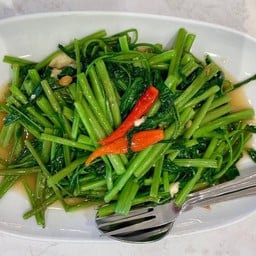 กระเพรา ข้าวไข่เจียว homemade