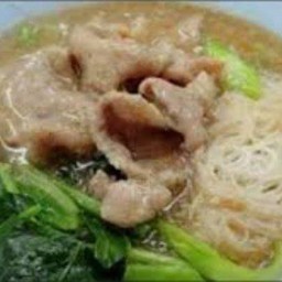 เส้นหมี่ราดหน้าหมูพิเศษ