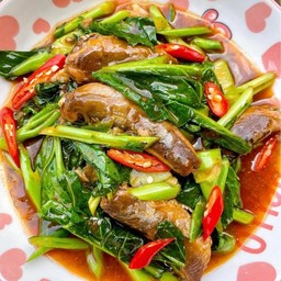 ข้าวราดคะน้าผัดปลากระป๋อง