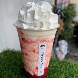 นมสดสตอเบอรี่ วิปครีม