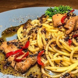 สปาเก็ตตี้ไก่พริกไทยดำ