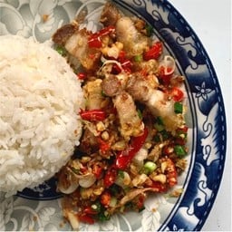 หมูกรอบคั่วพริกเกลือ (กับแกล้ม)