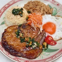 Com Tamเกิม ตั๊ม ข้าวหมูย่างทรงเครื่อง