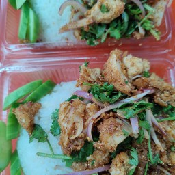 ข้าวยำไก่แซ่บ