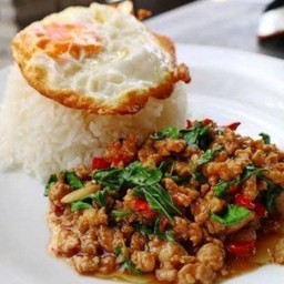 ผัดใบโหระพาหมูสับ