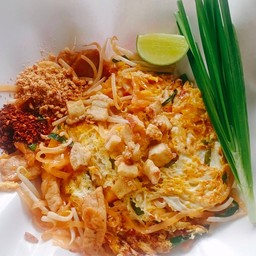 ผัดไทยโบราณพิเศษใส่หมู
