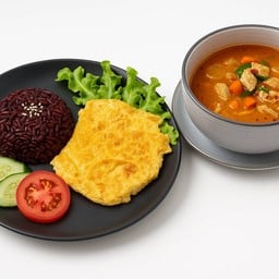 ข้าวไข่เจียวนมสด + ต้มยำไก่น้ำข้น