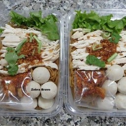 กินเพลิน หมี่คลุกไก่ฉีก ตลาดน้ำบางน้ำผึ้ง