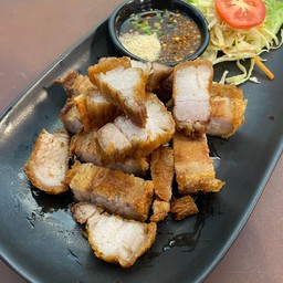 หมูกรอบจิ้มแจ่ว